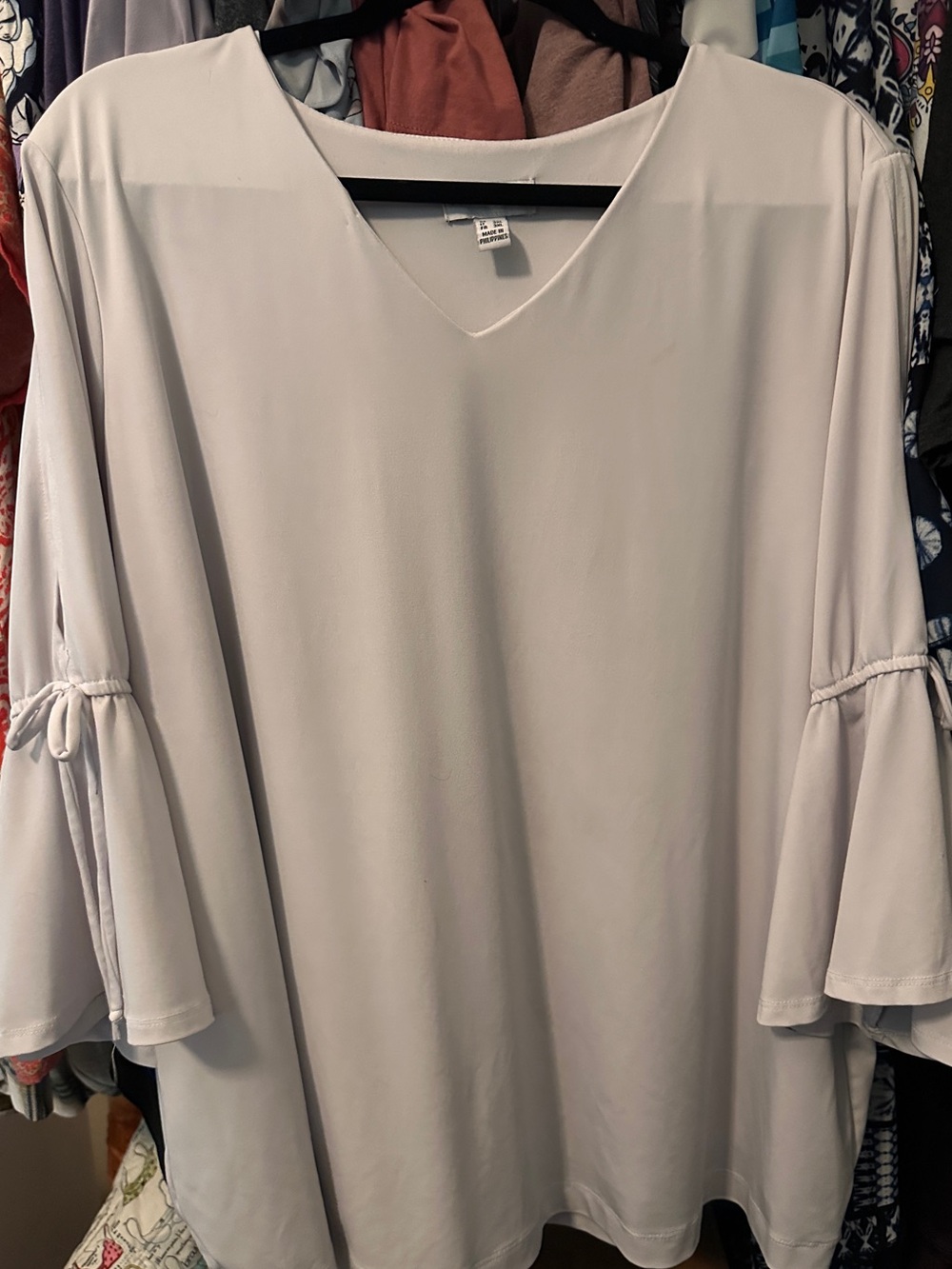 Susan Graver Women’s V-Neck white Blouse 2x